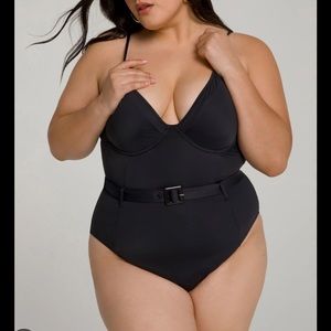 Good American Showoff One Piece Bathing Suit